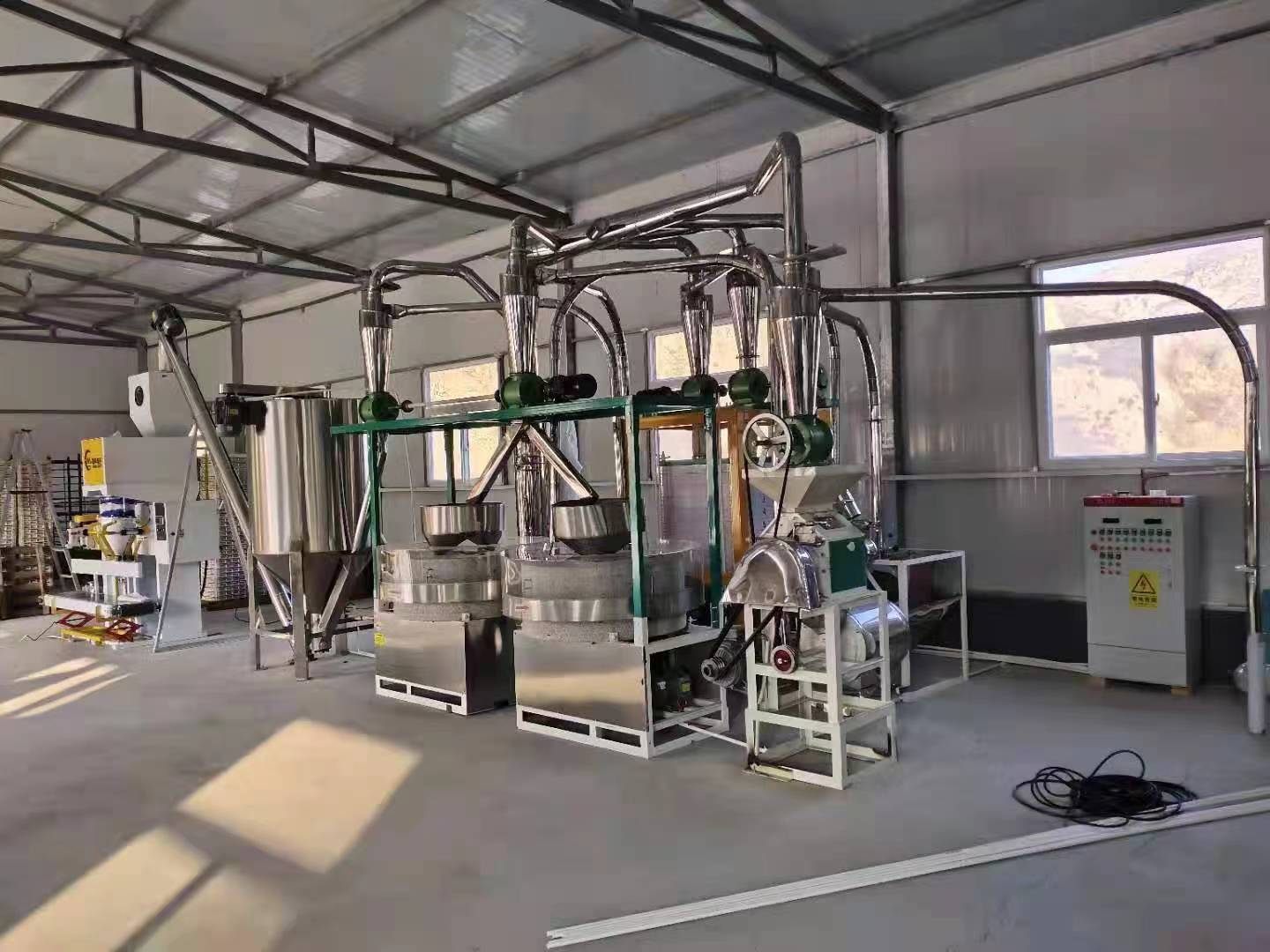 SM100×2+1×5T小麦石磨平筛制粉成套机组